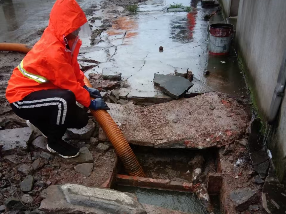 安泽专业清理污水池 炜誉市政以规范流程守护城市 “肠道”